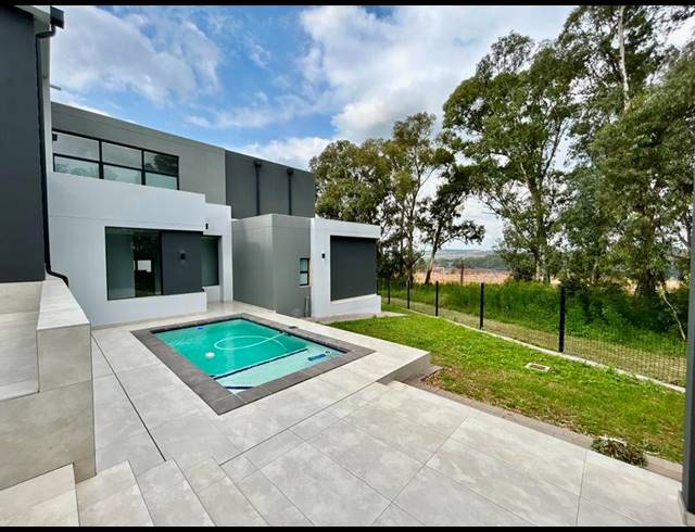 5 BEDROOM HOUSE FOR SALE IN MIDSTREAM RIDGE